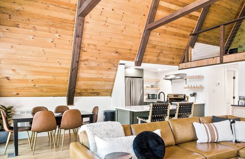 Mount Jackson Chalet De Esquí | 1 mile to Bryce Resort l 4 BR l Hot Tub l Fire Pit l Game Room