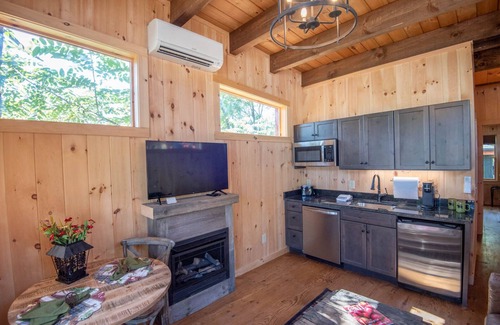 West Jefferson Cabina | 1 Mile to Downtown West Jefferson Camping Cabin #2