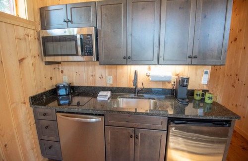 West Jefferson Cabina | 1 Mile to Downtown West Jefferson Camping Cabin #2