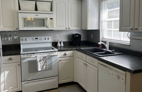 Park East Condominio | 1 Mile to downtown Sarasota and minutes to famous beaches, St. Armand’s circle