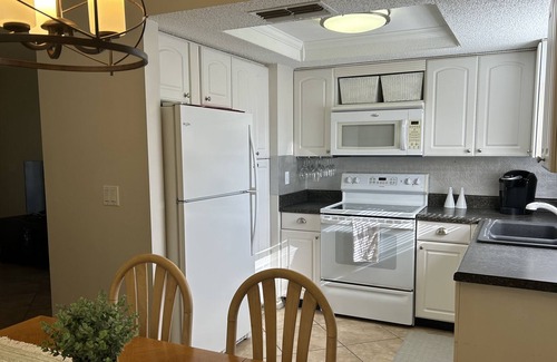 Park East Condominio | 1 Mile to downtown Sarasota and minutes to famous beaches, St. Armand’s circle