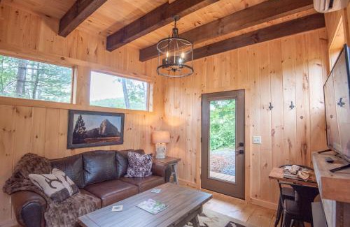 West Jefferson Casa | 1 Mile to Downtown West Jefferson Camping Cabin #7