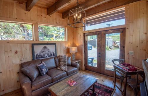 West Jefferson Casa | 1 Mile to Downtown West Jefferson Camping Cabin #4
