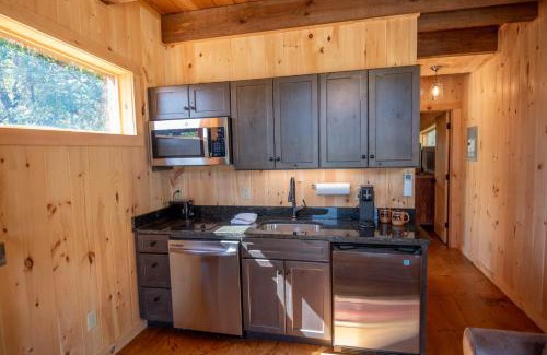 West Jefferson Casa | 1 Mile to Downtown West Jefferson Camping Cabin #4
