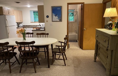 West Dover Casa | 1 mile to Mt Snow, Pet friendly 2BDR clean