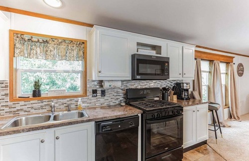 Strasburg Casa | 1 mile to Strasburg RR+King Bed