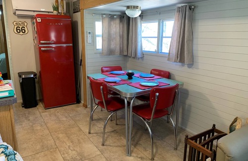 Omaha Cabina | 1 min to Cricket Marina! Vintage Vibes & Modern Amenities. Branson & Buffalo