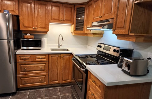 Brockton Village Casa | 1 min to Subway Toronto Downtown - Charming Cozy welcoming 1 bedroom Apatrment