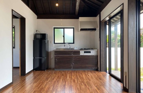 Imadomari Complejo | 1 min. to the beach*10 min. to Churaumi Aquarium*2 parking spaces*Max 6 people*Parasol BBQ set in the garden [Imadomari Residence