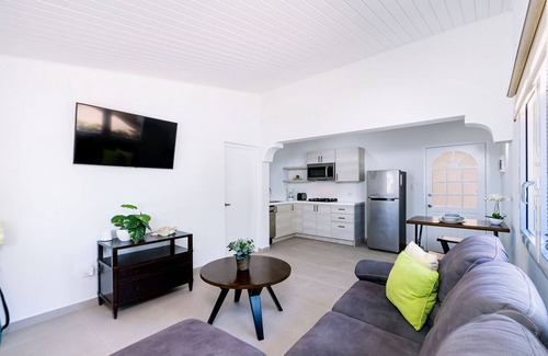 Malmok Apartamento | 1 MIN Walk 2 Arashi Beach Suite w Roofdeck Pool