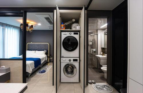 Suyeong-Gu Apartamento | 1 minute to the beach! Free parking! Sauna and gym