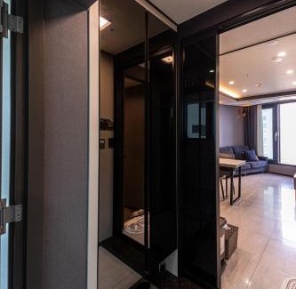 Suyeong-Gu Apartamento | 1 minute to the beach! Free parking! Sauna and gym
