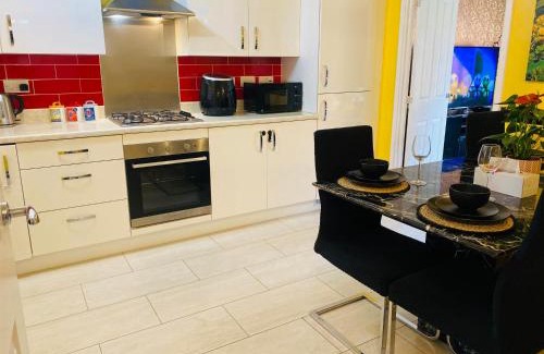 Anfield Casa | 1 minute walk to Liverpool Stadium Free Private Parking, Anfield Liverpool Entire House