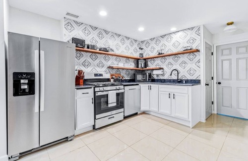 Phoenix Hill Apartamento | 1 of 3 Units- Sleeps 6, HOT TUB, Cowboy POOL, King Beds, Firepits