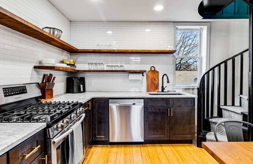 Phoenix Hill Apartamento | 1 of 3 units- Sleeps 6, HOT TUB, Cowboy POOL, King Bed, Firepits, Yard Games