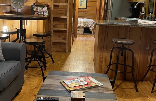 Saluda Cabina | 1 Peaceful Cabin with private Hot tub in Saluda NC
