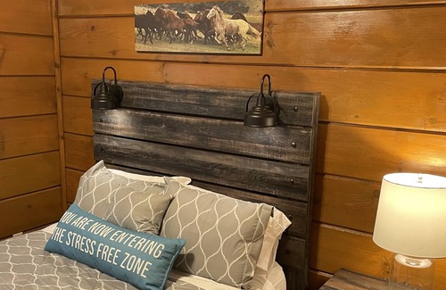 Saluda Cabina | 1 Peaceful Cabin with private Hot tub in Saluda NC