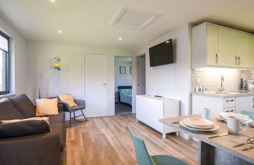 Combpyne Cabaña | 1 PINEWOOD RETREAT, family friendly, with pool in Lyme Regis