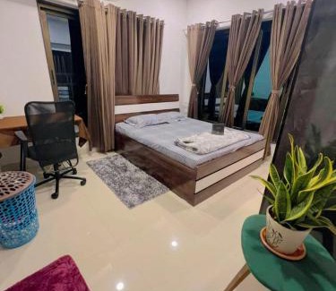 Malad West Casa | 1 private room with free food at gorgaon