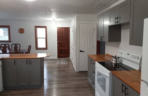 Algoma District Casa | 1 Queen & 1 Twin Bed