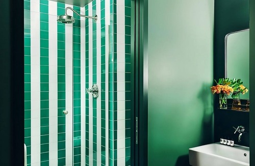 Downtown Seattle Hotel | 1 Queen Unit! Perfect Downtown Locale near Seattle Children’s Museum