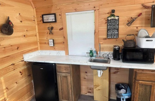 Robbinsville Cabina | 1 Room Cabin- " The Farm House"