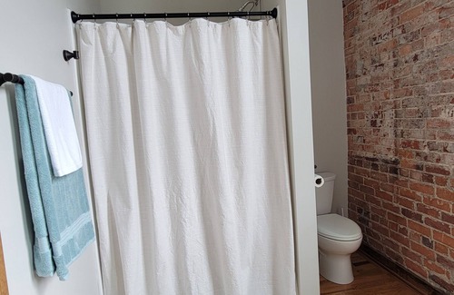 Stokes Apartamento | 1 Room Studio Apartment-walking distance to coffee shop, restaurants, bars, etc!