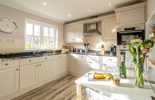 Thorpeness Cabaña | 1 Sanctuary Court - sleeps 6 guests in 3 bedrooms