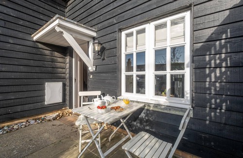 Thorpeness Cabaña | 1 Sanctuary Court - sleeps 6 guests in 3 bedrooms