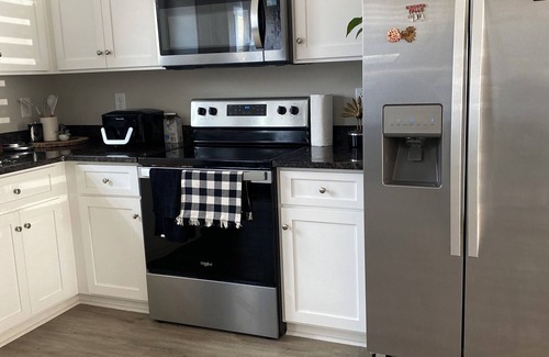 Kannapolis Casa | 1 Small Dog Friendly :2-bedroom Townhouse /25 mins from Charlotte
