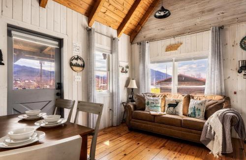Gatlinburg - Pigeon Forge Casa | #1 Smokies Cabin! Fall VIEWS, Game Rm, FirePit