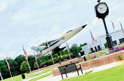 Tupelo Casa | #1 Stay on Elvis Presley Drive 1 mi to I 22, near aquatic ctr, downtown, arena.
