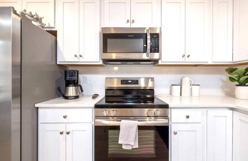 Harrisburg Casa | 1 story fenced backyard mins from UNCC & speedway