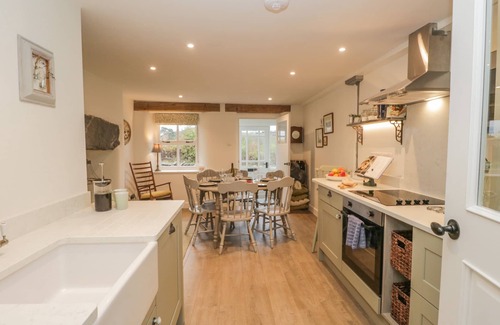 Crook Cabaña | 1 SUNNY POINT COTTAGES, pet friendly, with open fire in Crook