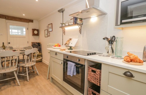 Crook Cabaña | 1 SUNNY POINT COTTAGES, pet friendly, with open fire in Crook