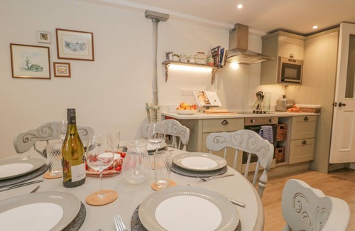 Crook Cabaña | 1 SUNNY POINT COTTAGES, pet friendly, with open fire in Crook