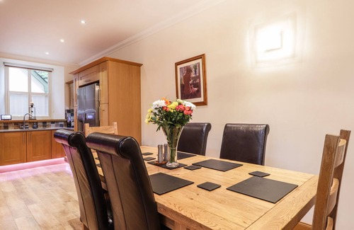 Elgin Casa | 1 THE COACH HOUSE, pet friendly, with hot tub in Elgin