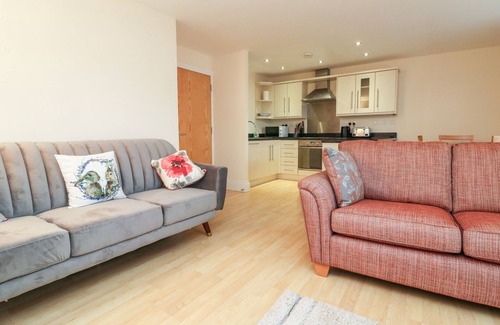 Minehead Cabaña | 1 TREGONWELL COURT, pet friendly, country holiday cottage in Minehead