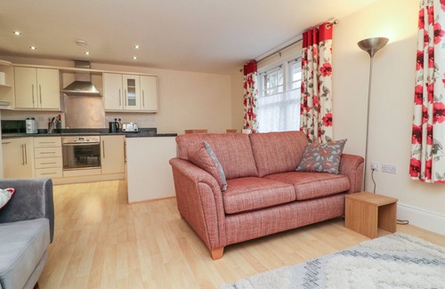 Minehead Cabaña | 1 TREGONWELL COURT, pet friendly, country holiday cottage in Minehead