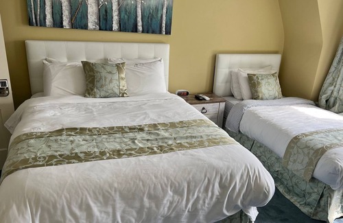 Queens Square Cama Y Desayuno | 1 West Inn Waterfront