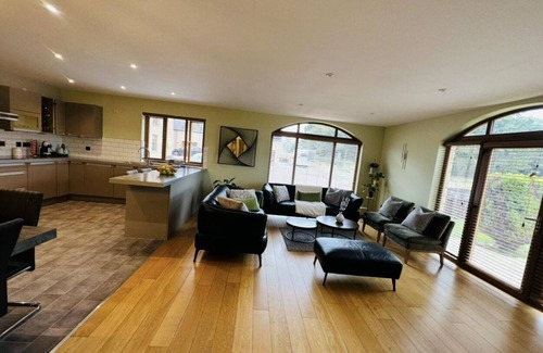 Elgin Casa | 1 Woodside