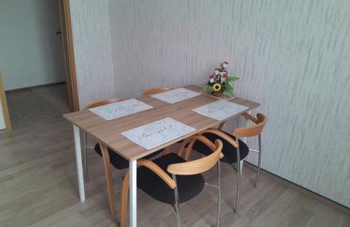 Altentreptow Apartamento | 1 Zi, FeWo mit Küche und Bad