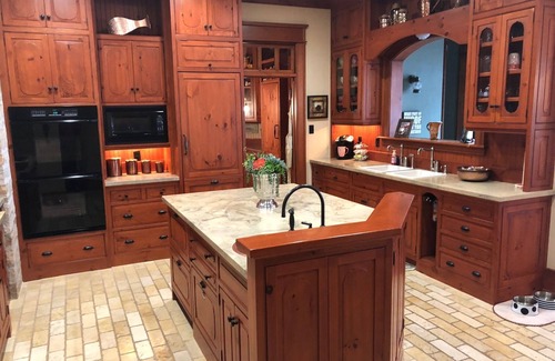 Suamico Casa | 10,000 pies cuadrados Log Home en la bahía de Green Bay, a solo 15 minutos del campo Lambeau
