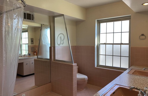 Lindenwood Park Casa | 10,458 sq ft 15 bedroom / 6 bathroom Home for Groups