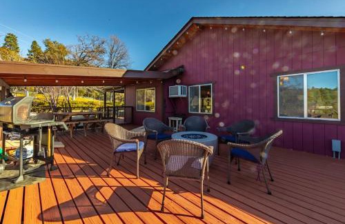 Oakhurst Casa | 10-acre Forest Villa, Single Floor, Hot tub, Patio