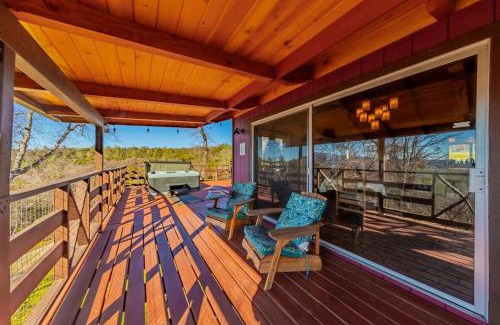 Oakhurst Casa | 10-acre Forest Villa, Single Floor, Hot tub, Patio
