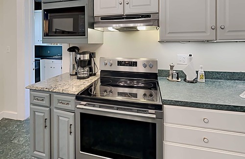 South Haven Casa | 10 Acre Private Estate, Covered Hot Tub, Heated Pool, Xfinity Broadband,