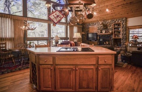 Flagstaff Cabina | Rancho privado de 10 acres en el bosque de Coconino