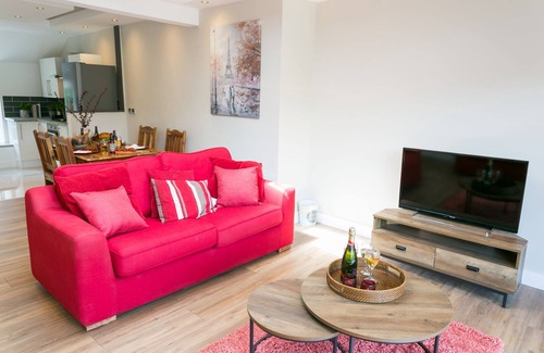 Bangor Cabaña | 10 Beach Road - a sea view that sleeps 4 guests in 2 bedrooms
