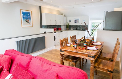 Bangor Cabaña | 10 Beach Road - a sea view that sleeps 4 guests in 2 bedrooms